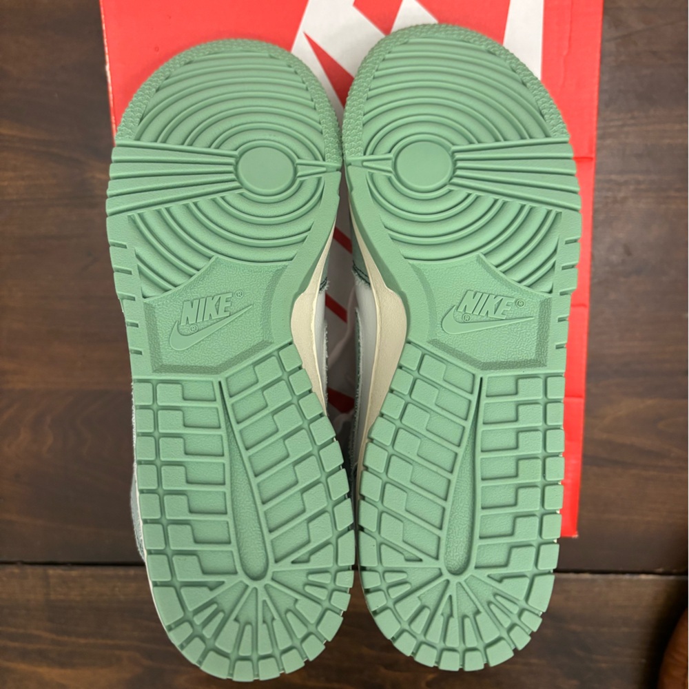 Nike Dunk High in Mint and White - Picture 4 of 6